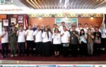 Suasana sosialisasi Pemkab Murung Raya di aula dengan banner sosialisasi, dipenuhi peserta berpakaian putih bersama Andri Raya, Heriyus, dan tim Universitas Palangka Raya (UPR).