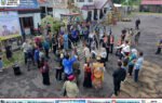 Di Bandara Dirung Lingkin, Heriyus bersama Herman Kondo Siriwa disambut tarian tradisional Dayak dan prosesi potong hompong bersama rombongan.