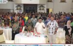 Suasana penutupan Rakerda TP-PKK se-Kabupaten Murung Raya 2025-2026 dengan Bupati Heriyus dan Rahmanto Muhidin, mengenakan batik motif dan seragam formal.