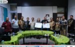 Penandatanganan MoU Heriyus bersama Yayasan Filia Gracia dan Kongregasi SJMJ Jakarta dengan berkas perjanjian di meja hijau dan suasana pertemuan.