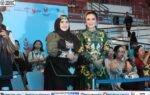 Dua pimpinan TP-PKK Murung Raya, Warnita Heriyus dan Dina Maulidah Rahmanto, hadir dalam Malam Unjuk Bakat Jagau Nyai Kalteng dengan batik hijau dan gaun hitam.