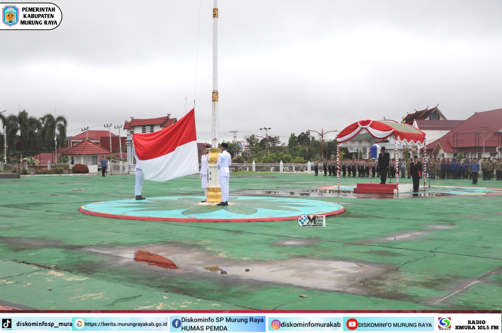 Pengibaran bendera merah putih berlangsung khidmat pada Upacara Harkitnas ke-118 Pemkab Murung Raya di halaman Kantor Bupati Murung Raya.