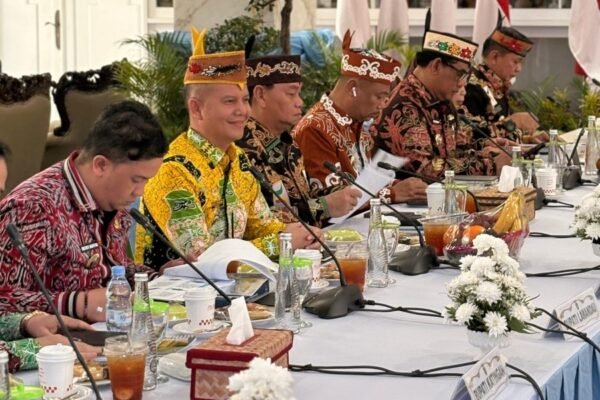 Bupati Gumas Hadiri RUPST PT Bank Kalteng Tahun Buku 2025