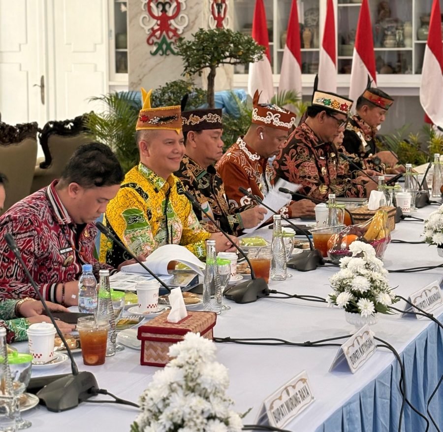 Bupati Gumas Hadiri RUPST PT Bank Kalteng Tahun Buku 2025