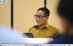 Bupati Murung Raya Heriyus berbicara di forum sosialisasi kepatuhan program jaminan sosial ketenagakerjaan di aula Bapperida Murung Raya.