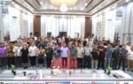 Di aula Pemerintah Kabupaten Murung Raya, peserta rapat berfoto bersama dalam persiapan Sinode Umum XXV GKE 2026 di Murung Raya.