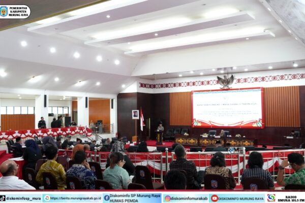 Rapat Paripurna ke-1 Masa Sidang II DPRD Murung Raya menampilkan Wakil Bupati Rahmanto Muhidin bersama pimpinan dewan dan tamu undangan.