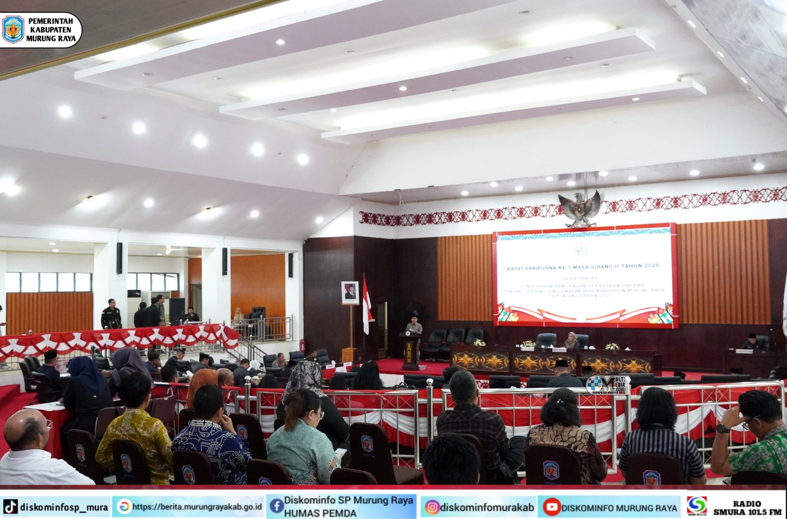 Rapat Paripurna ke-1 Masa Sidang II DPRD Murung Raya menampilkan Wakil Bupati Rahmanto Muhidin bersama pimpinan dewan dan tamu undangan.