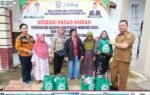 Sejumlah warga Murung Raya menerima paket sembako subsidi dari Pemkab Mura dan Bulog dalam Operasi Pasar Murah untuk membantu kebutuhan pokok.