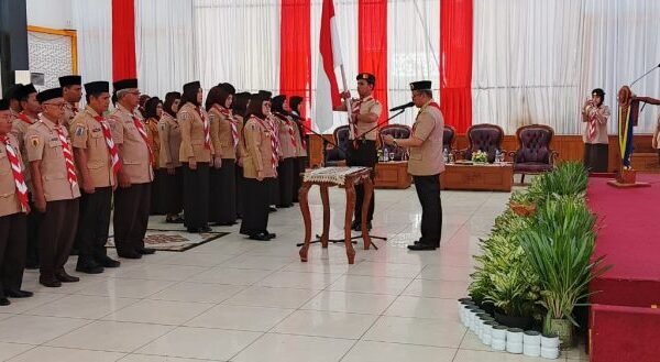 Bupati Tabalong H Noor Rifani memimpin pelantikan pengurus Kwarcab Pramuka Tabalong di Pendopo Bersinar.