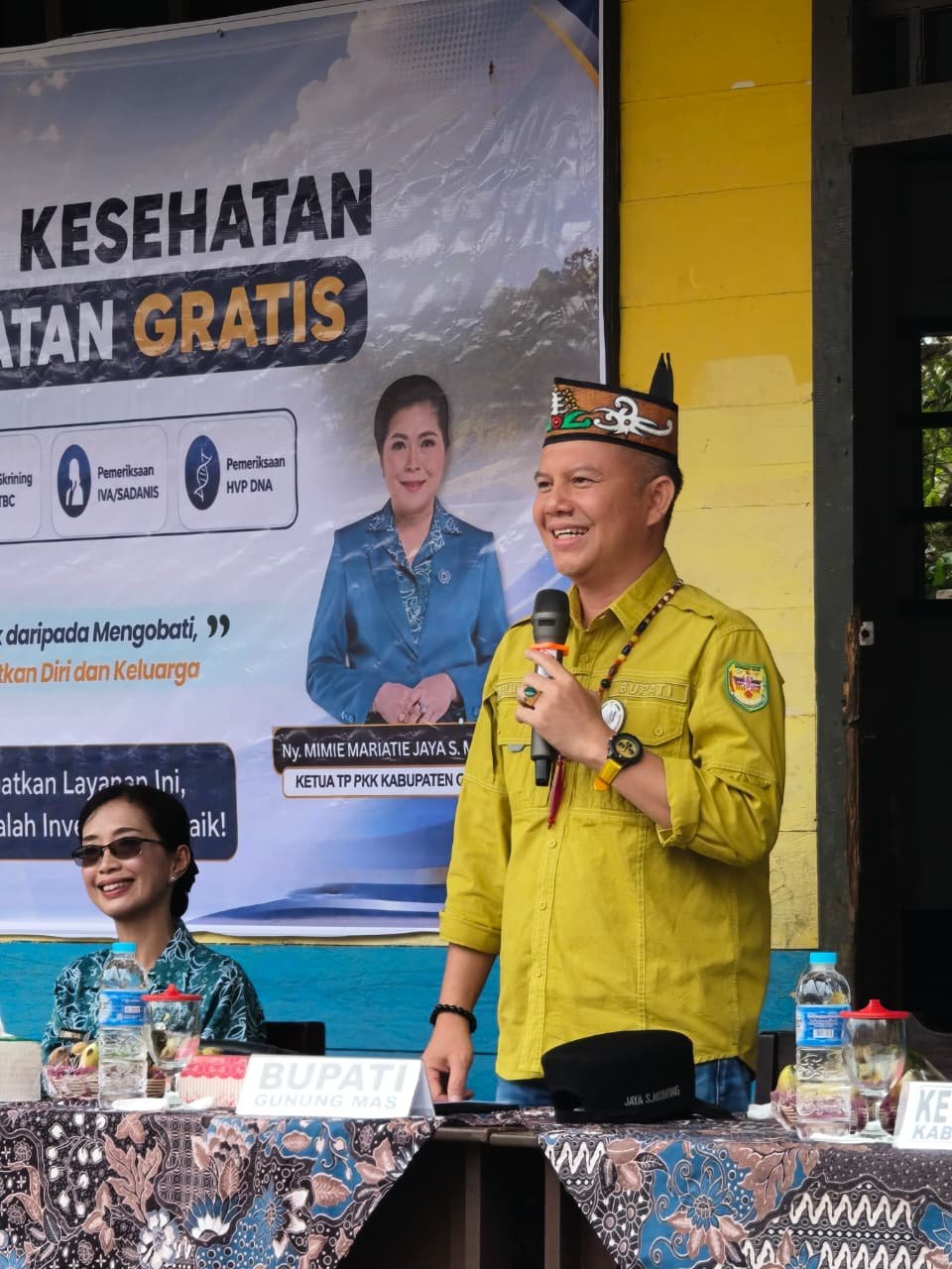 Bupati Gunung Mas Buka Pemeriksaan Kesehatan Gratis dan Pasar Murah Di Tumbang Tambirah