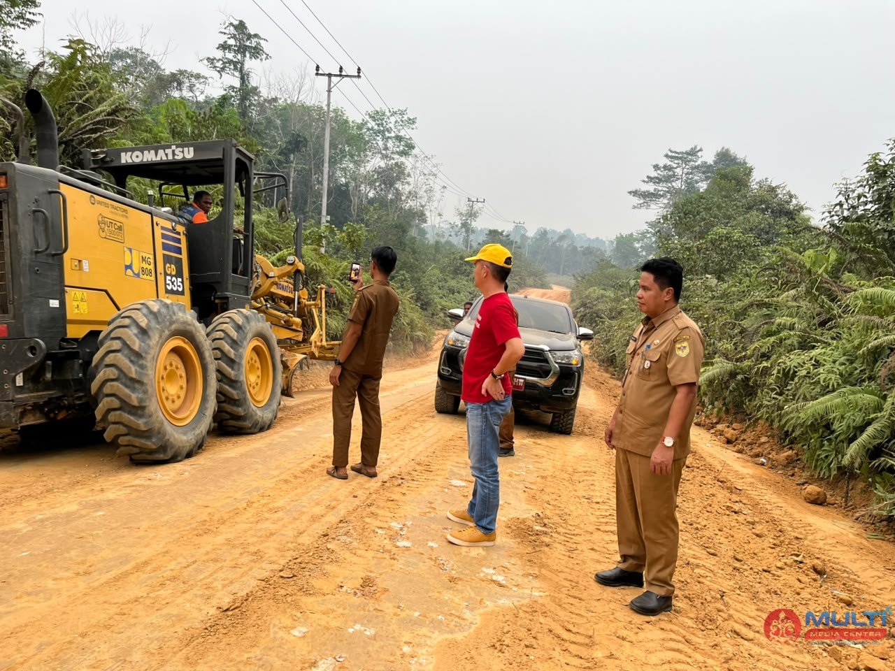 Bupati Gumas Tinjau Perbaikan Jalan Tumbang Sian-Napoi