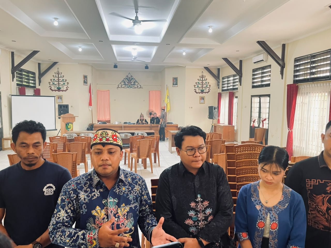 Usai sidang adat di Palangka Raya, Natasya dan tim kuasa hukum menegaskan proses hukum nasional tetap berlanjut.